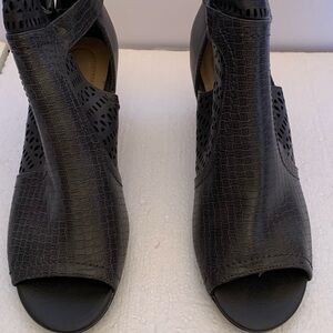 Elegant charcoal Grey  Women's Open-Toe Booties Size 7